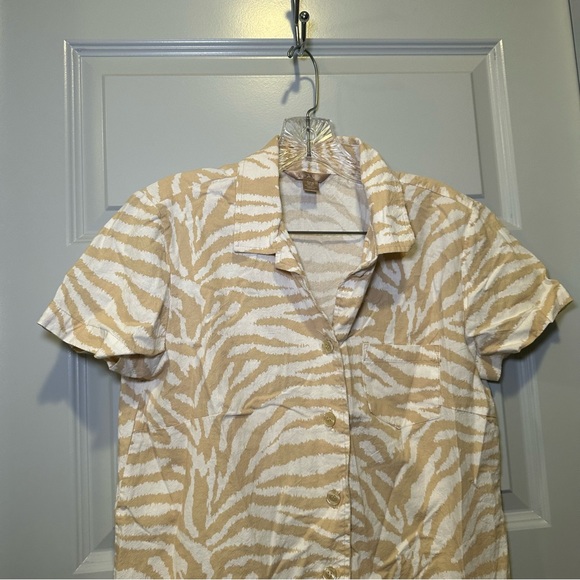 White Stag Tan/Cream Animal Print Short Sleeve Button Up Top size S - Picture 5 of 8